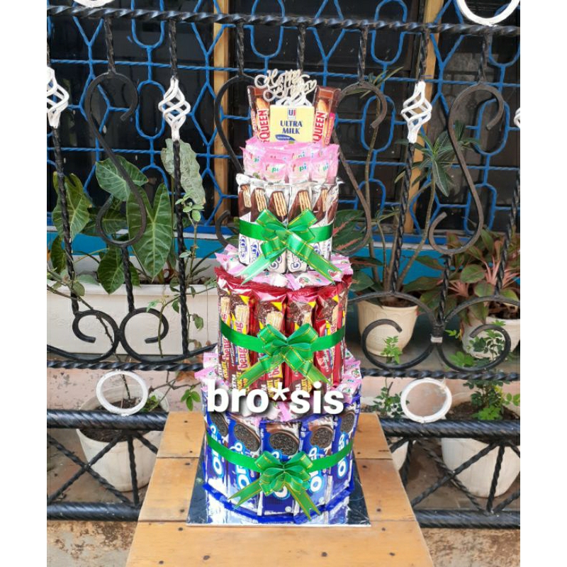 

Kue Ultah Snack / Kue ulang tahun Snack / Snack tower/ Graduation snack/ snack wisuda