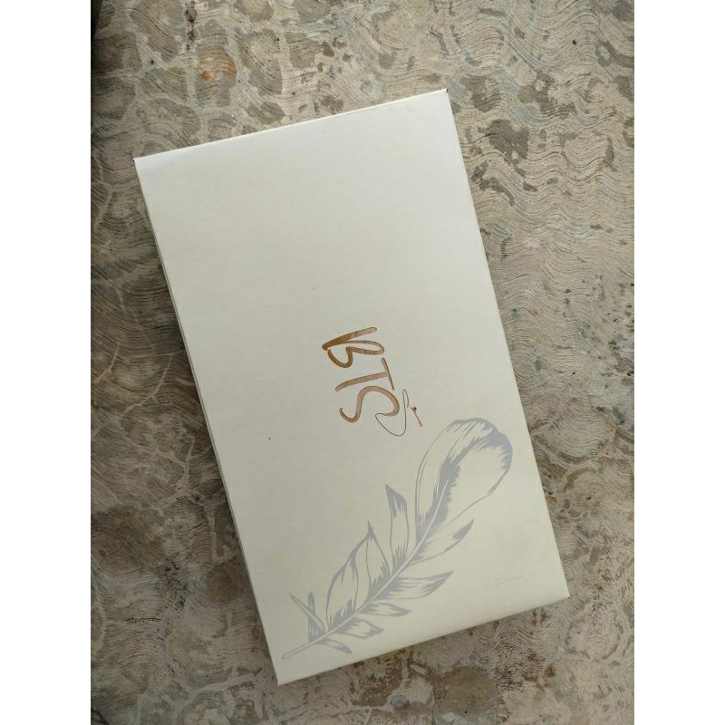 

Batikbts - Box Hampers Putih Exclusive Pekalongan