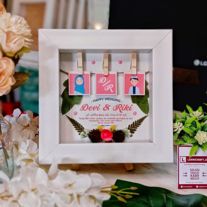 

LC.ID - Kado Pernikahan Unik / Kado Wisuda Kado Bingkai Penghargaan Murah