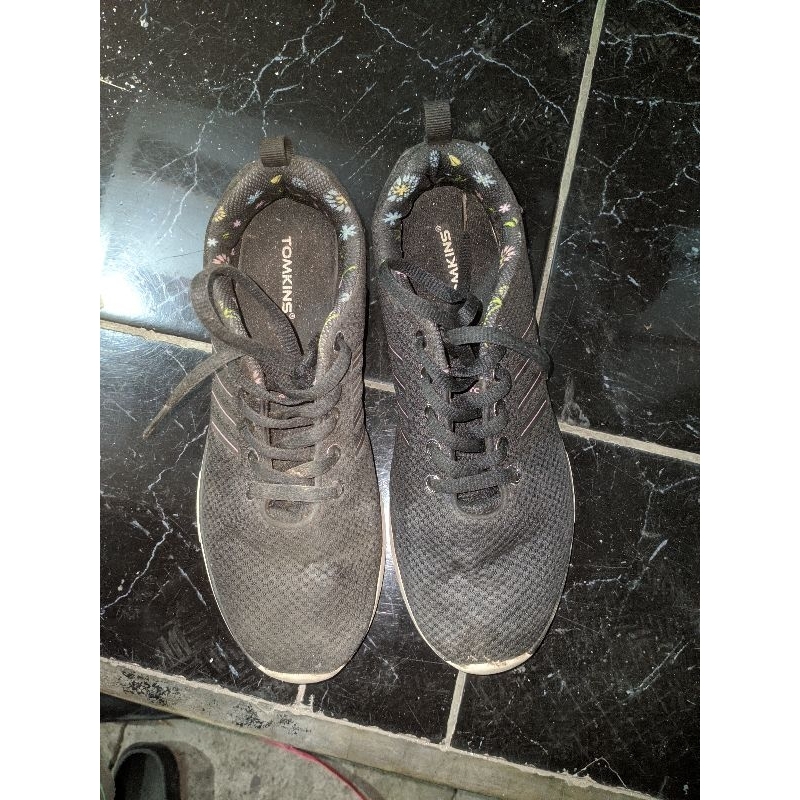 sepatu TOMKINS