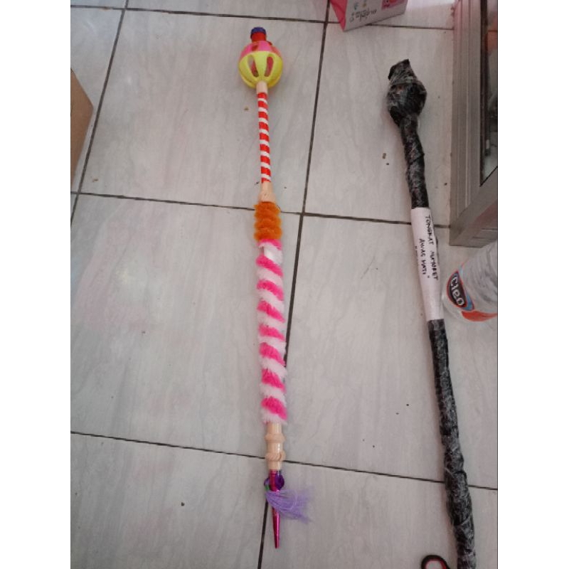 mainan tongkat mayoret anak viral