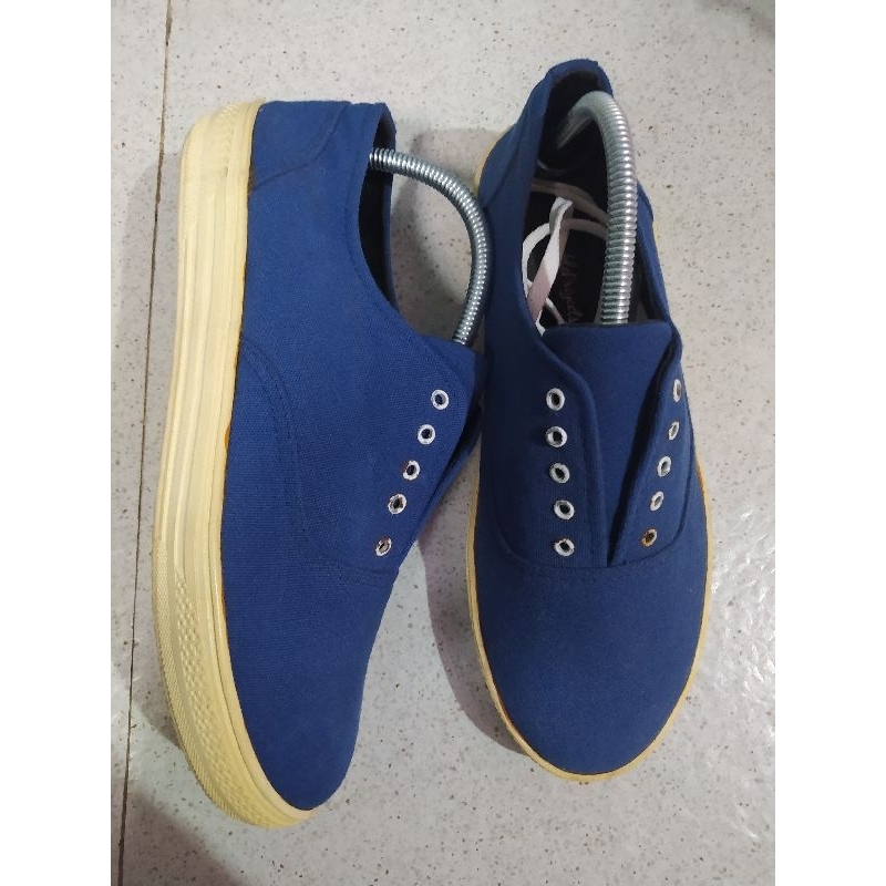 Sepatu second Adorable Project