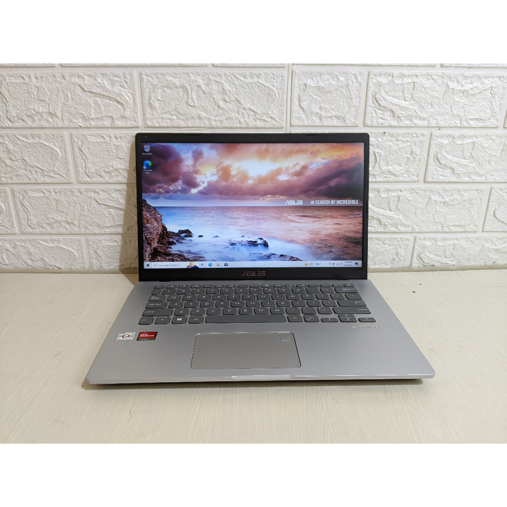 Asus VivoBook M409D AMD Athlon Silver 3050U AMD Radeon Graphics RAM 4GB SSD 256GB Laptop Second
