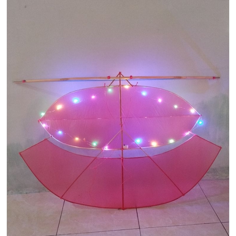 LAYANGAN GAPANGAN PEGON MERAH POLOS PLUS LAMPU SIAP TERBANG TERMURAH