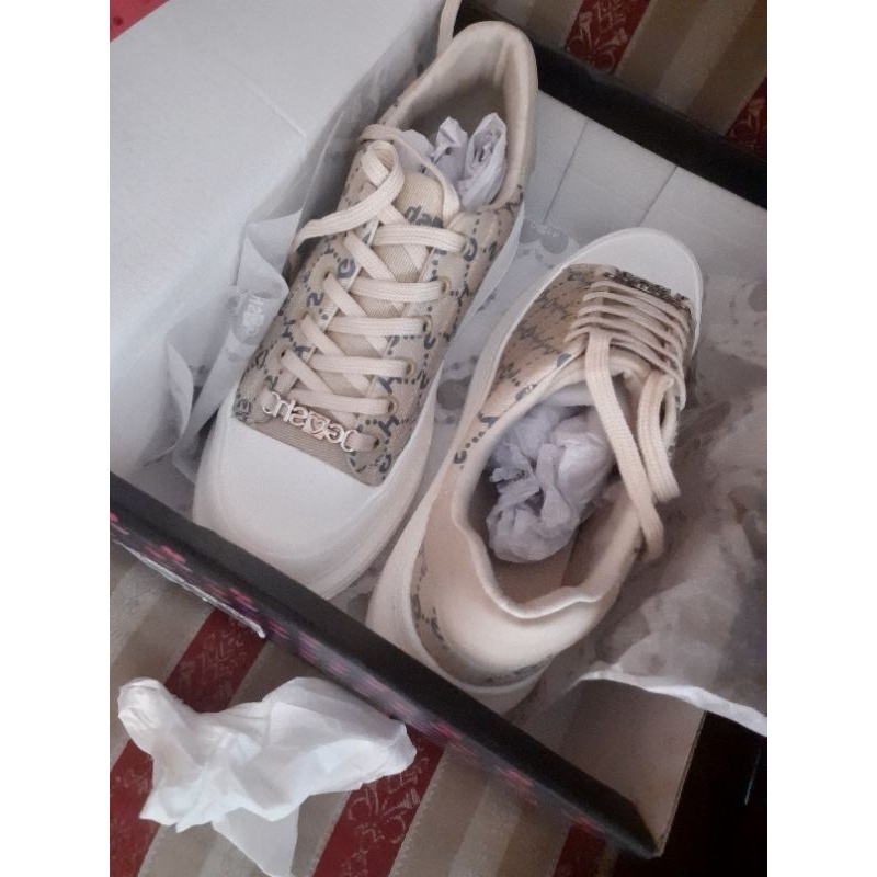 Sepatu Sneakers Gosh art 117 like new buka kardus aja