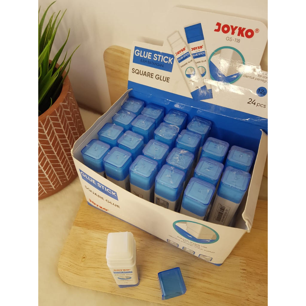 

Lem Glue Stick Joyko GS-188 Bemtuk Persegi 12g/satu