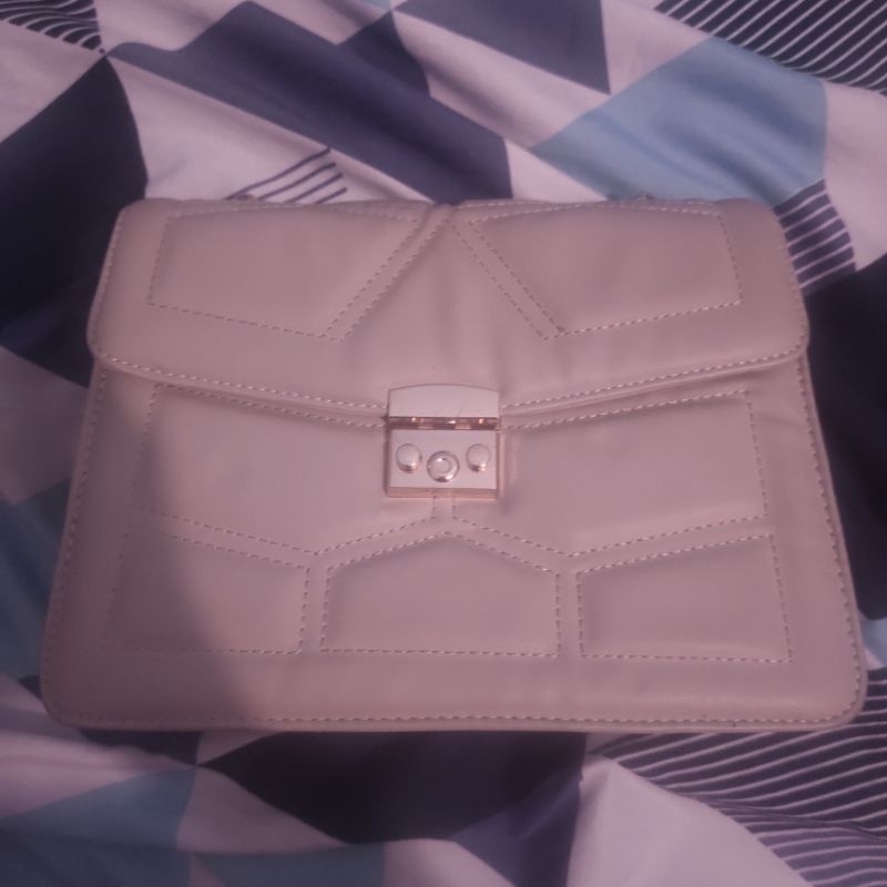 [PRELOVED] SLING BAG BERRY BENKA