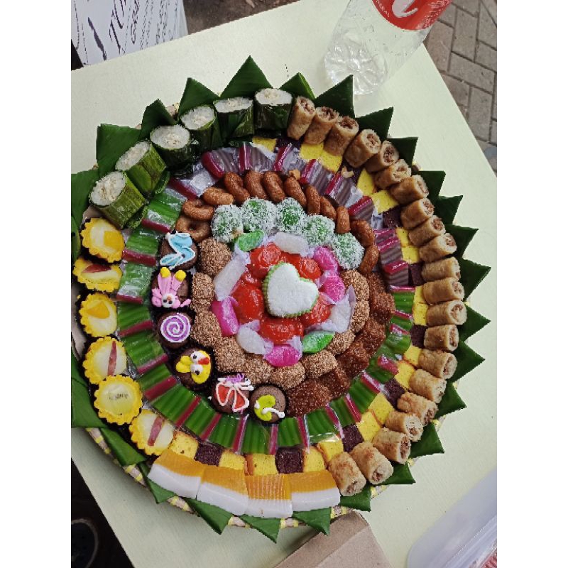 

TAMPAH JUMBO SPECIAL ISI 125PC KUE POTONG DIAMETER ±40CM