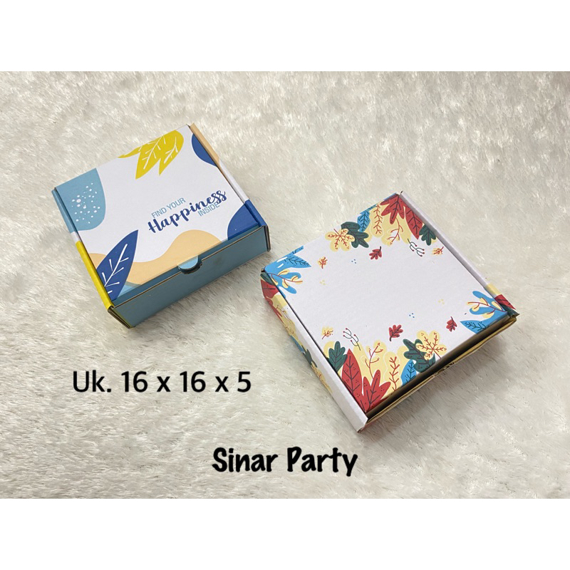 

Box Kado/Hampers Motif Uk. 16 x 16 x 5