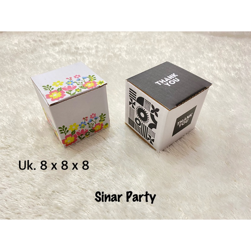 

Box Kado Ukuran 8 x 8 x 8