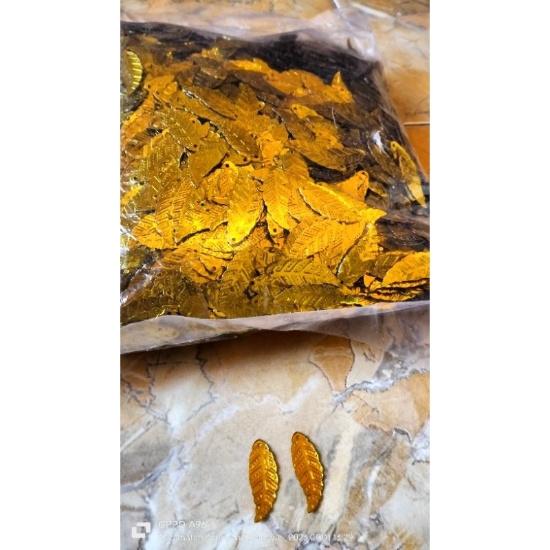 Payet manik daun gold
