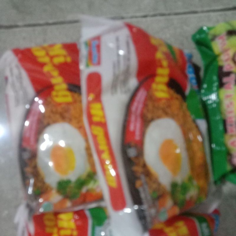 

indomie goreng isi 5 pcs
