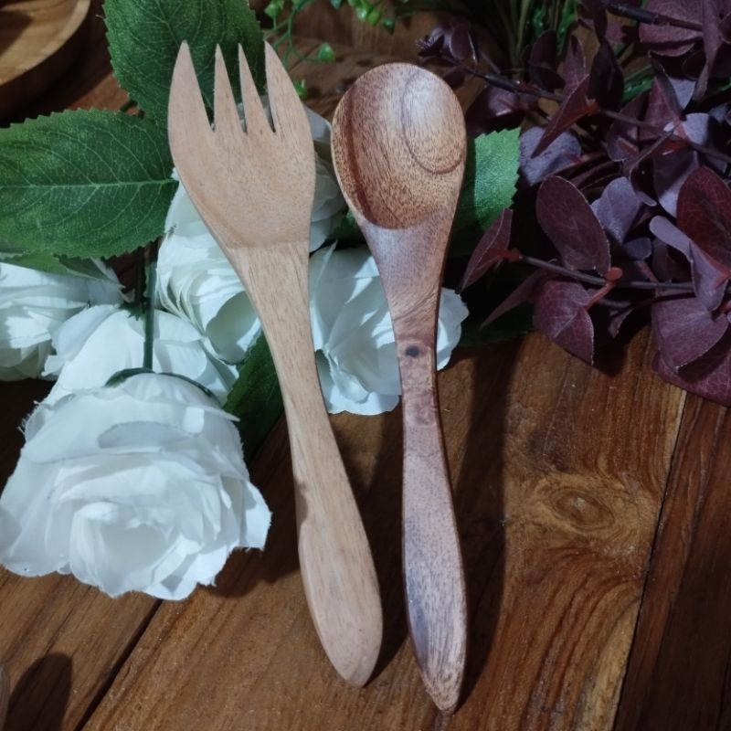 SENDOK & GARPU BAHAN KAYU SENDOK GARPU MAKAN SATU SET SENDOK GARPU