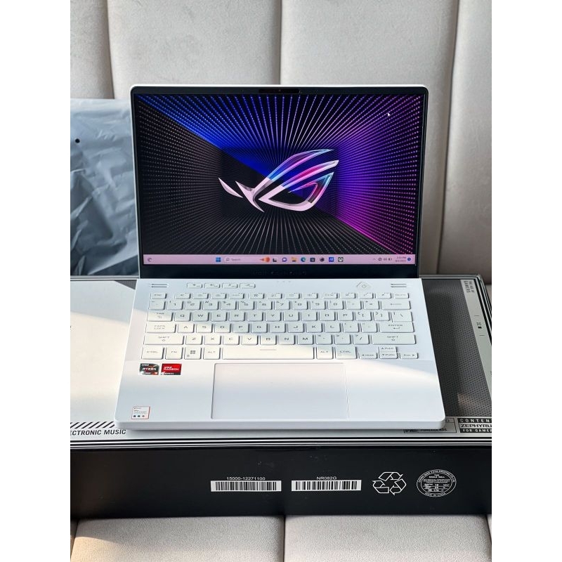 ASUS ROG Zephyrus G14 GA402RJ-R9X6B6W-0 - Moonlight White