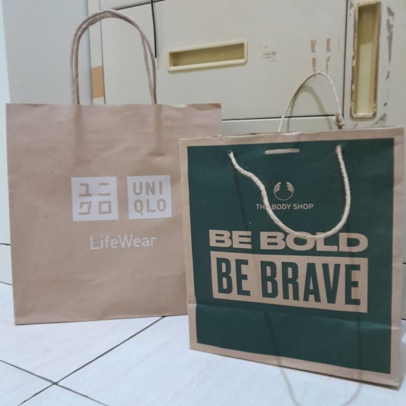 

(2 pcs) paperbag original the body shop & uniqlo