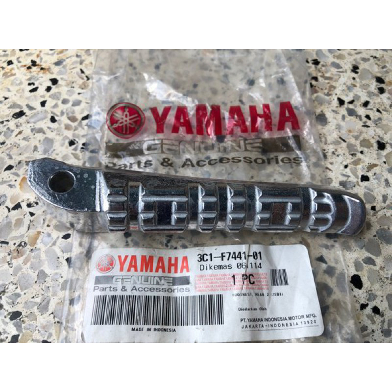 Footrest Rear Footstep Step Belakang Vixion 3C1 Ori
