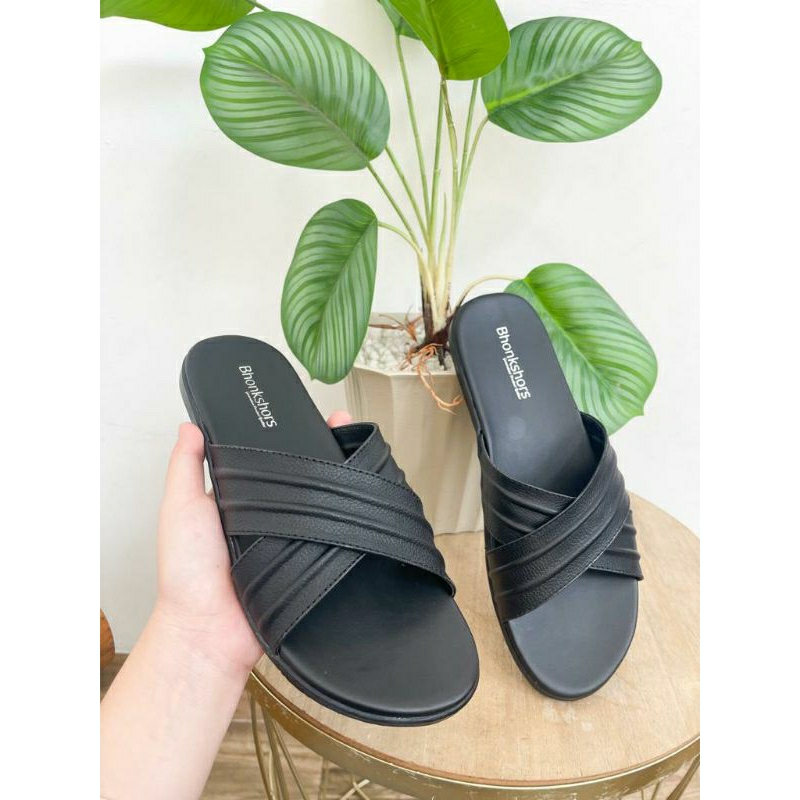 Sandal Wanita Kulit Papirut Bhonkshors Silang Kerut BK