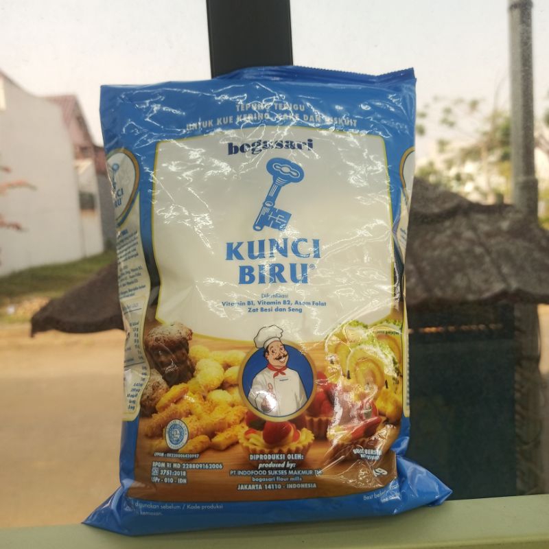 

kunci biru tepung terigu 1kg bogasari