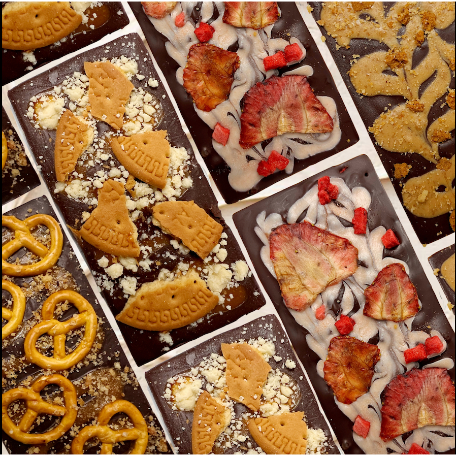 

Clover | Chocolate Bar | Marie - Strawberry - Biscoff - Pretzel