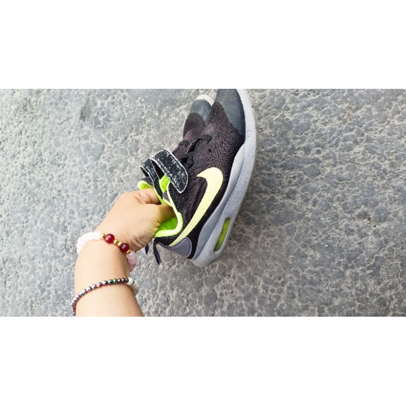 preloved sepatu hitam anak nike air FREE MAINAN PRELOVED