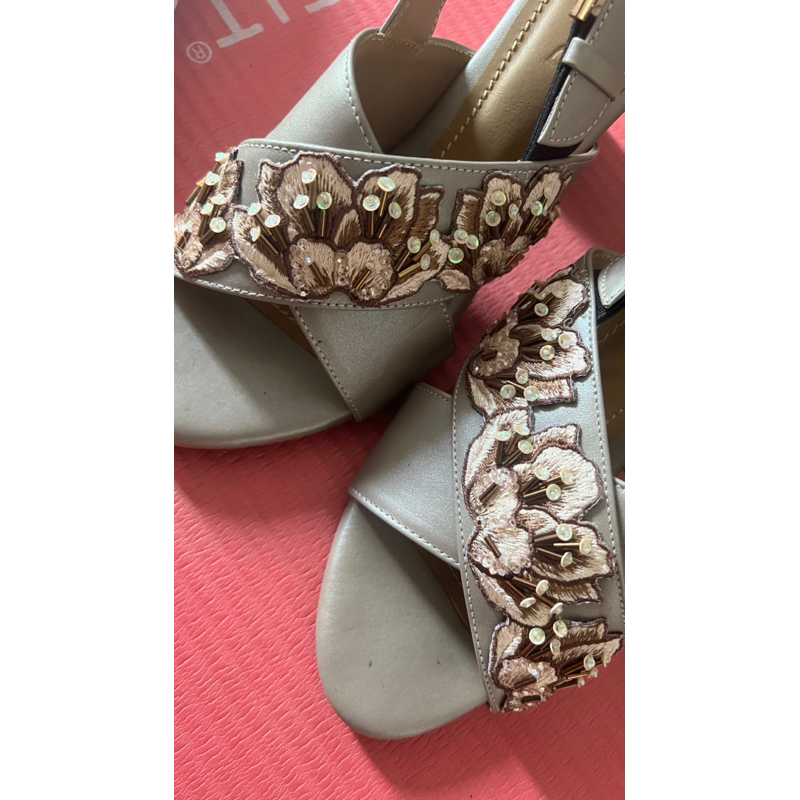 PVRA Grey Heels Preloved