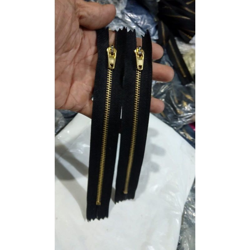 

1 PCS SLETING JEANS ATL 7 INCI / 17,5 CM NO.3,5 PITA HITAM