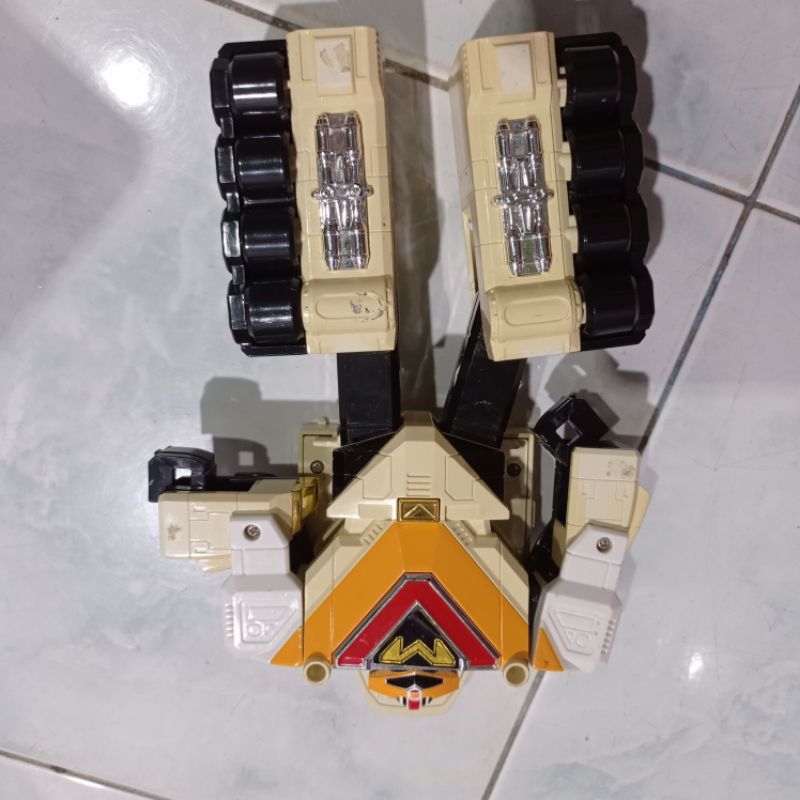 mainan robot bandai