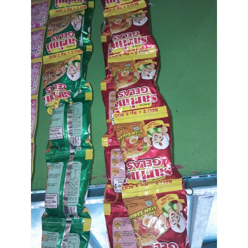 

2 renceng sarimi gelas random