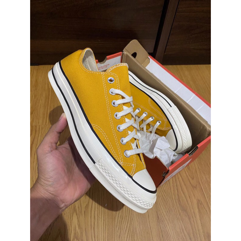 SEPATU SNEAKERS - CONVERSE CHUCK 70 OX SUN FLOWER (ORIGINAL 162063C)