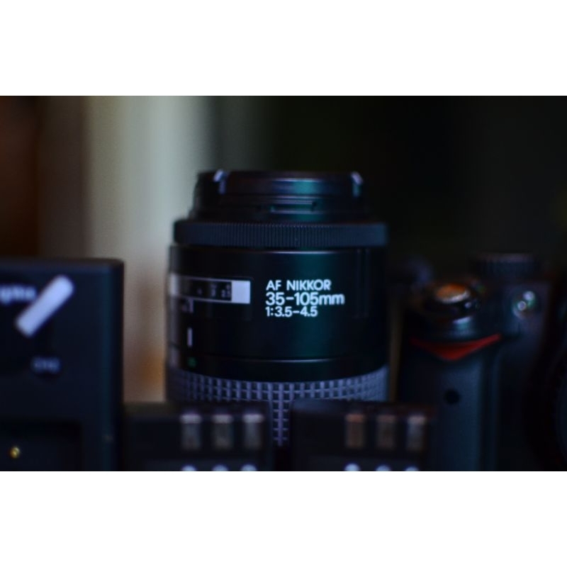 Nikon D5000 + Lensa