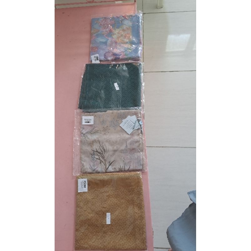 As is item Buttonscarves