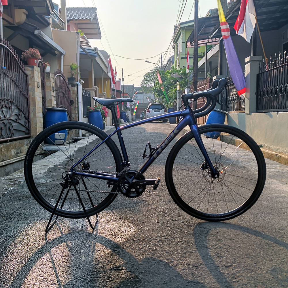 Sepeda Roadbike TREK EMONDA ALR5 ALR 5 2022 Size 47 Purple Flip UCI