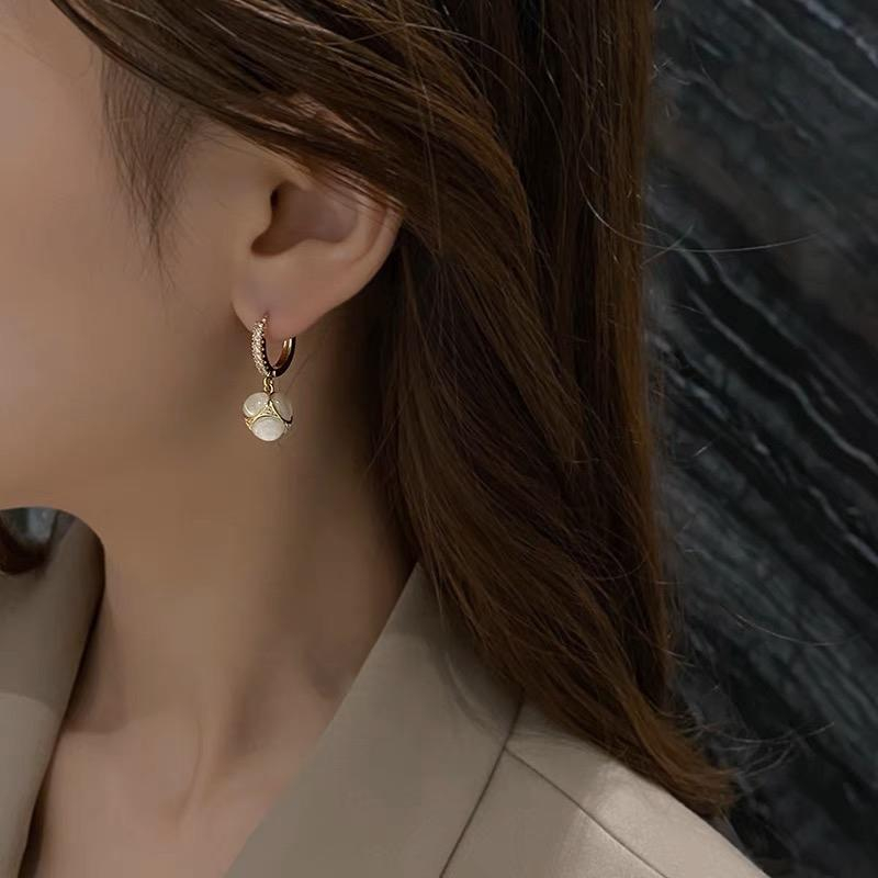 A52 (Beli 2 dapat Bonus) Anting permata Putih elegan original