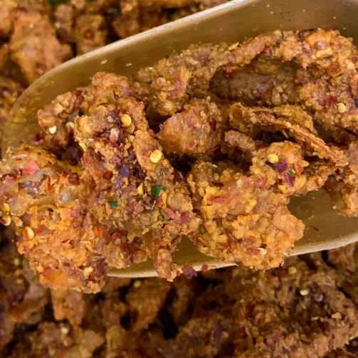 

Kulit Crispy Pedas Daun Jeruk | Cemilan Kulit Ayam 90 gr | Cemilan Pedas