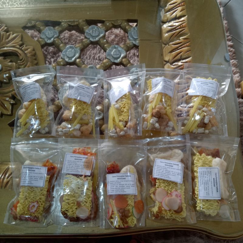 

PAKET ISI 10 Mix cuanki Vs seblak instan