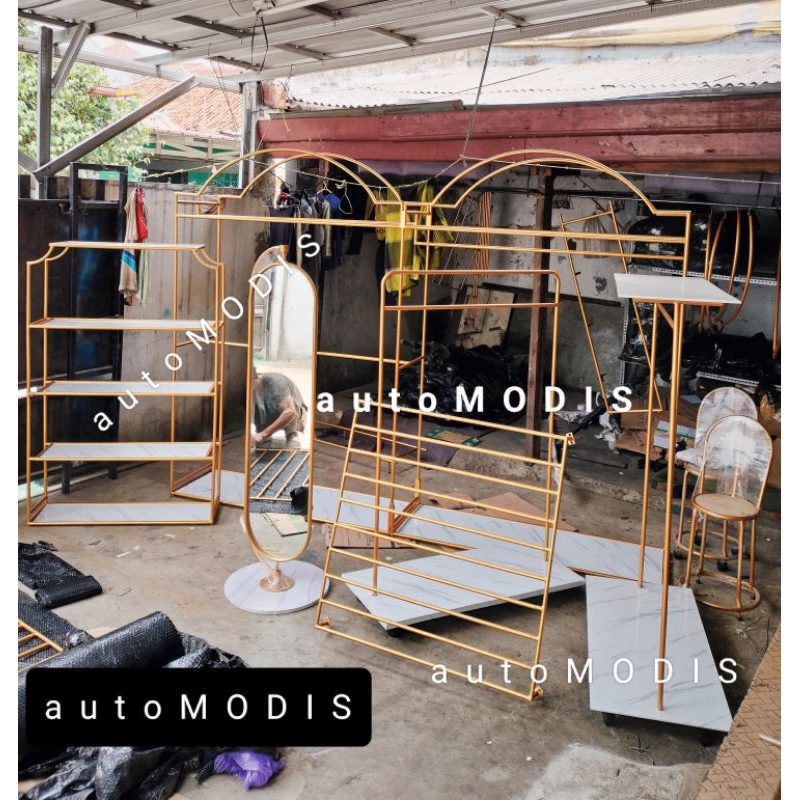 GAWAN BAJU BUTIK GANTUNGAN DISPLAY TOKO
