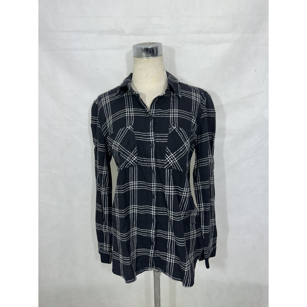 Kemeja Wanita H&M Divided Black White Strip Preloved Second Bekas HNM HM