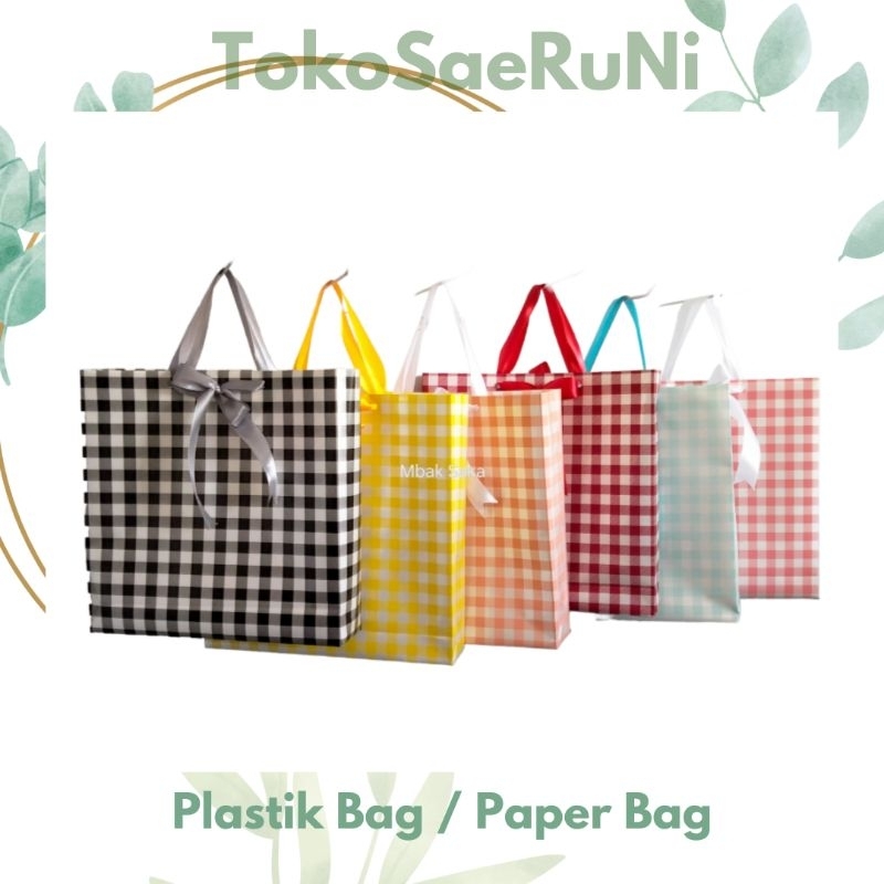 

Paper Bag / Plastik Bag Motif Kotak Kotak Bisa Untuk Tas Kado, Dan Lain Lain