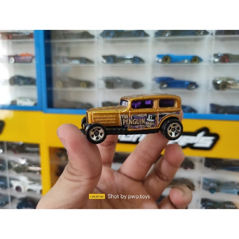 Hot Wheels Batman 5 Pack The Penguin Midnight Otto