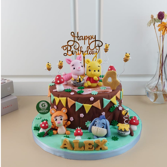 

CAKE TEMA WINNIE THE POOH / KUE ULANG TAHUN CUSTOME