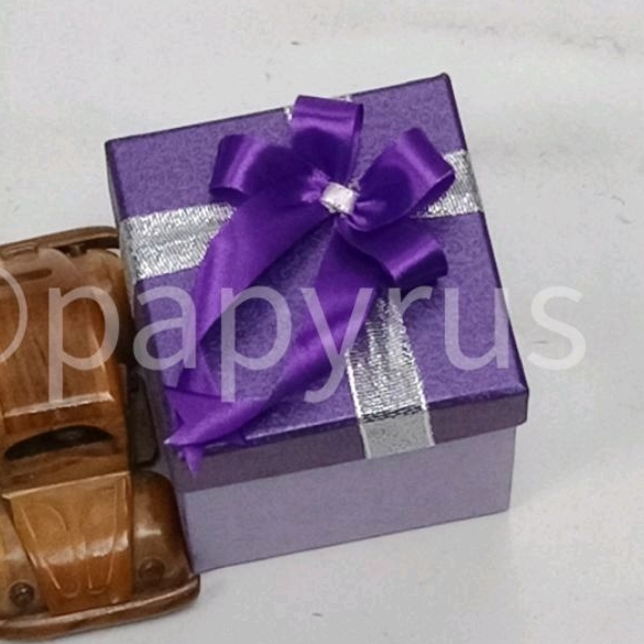 

PAPYRUS Kombinasi 10x10 Tinggi 10cm Kotak Kado Gift Box Hadiah