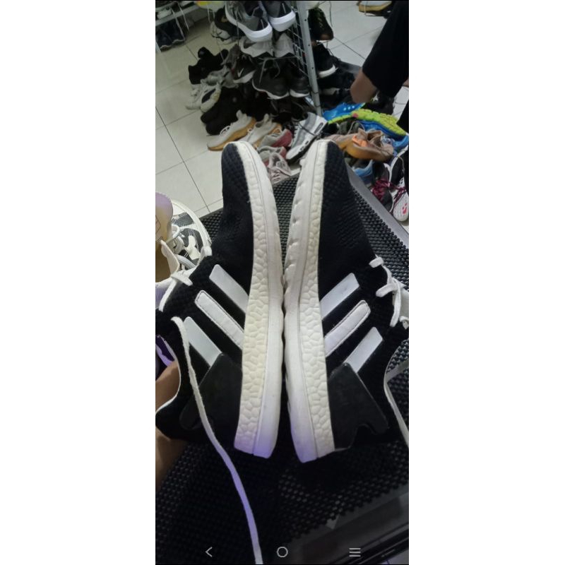 Sepatu second brand Adidas
