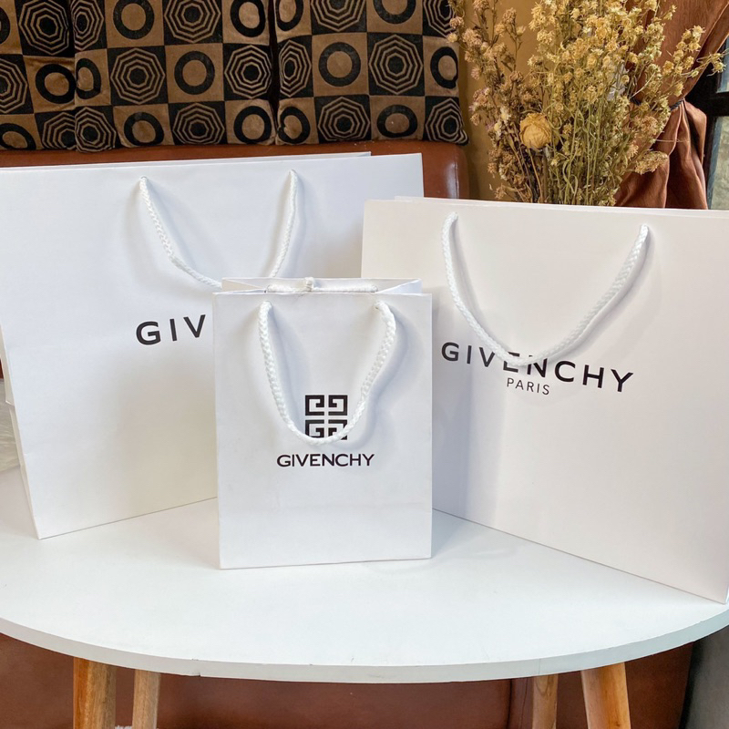

Paperbag Givenchy 3 ukuran Paper Bag Branded Tas Kado
