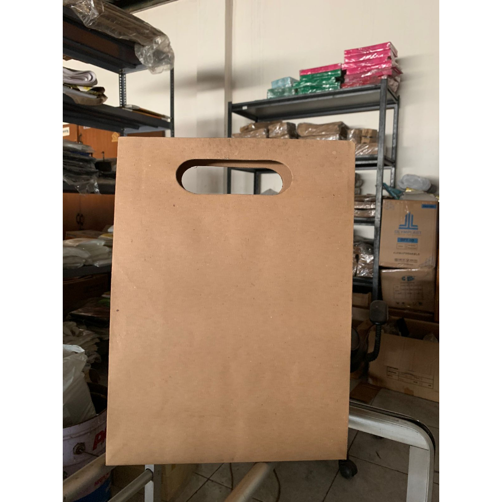 

Paperbag kraft coklat pond 20x8x27cm / paperbag coklat / tas kertas coklat / paperbag wedding / paperbag hajatan / paperbag kue / paperbag packing / paperbag toko