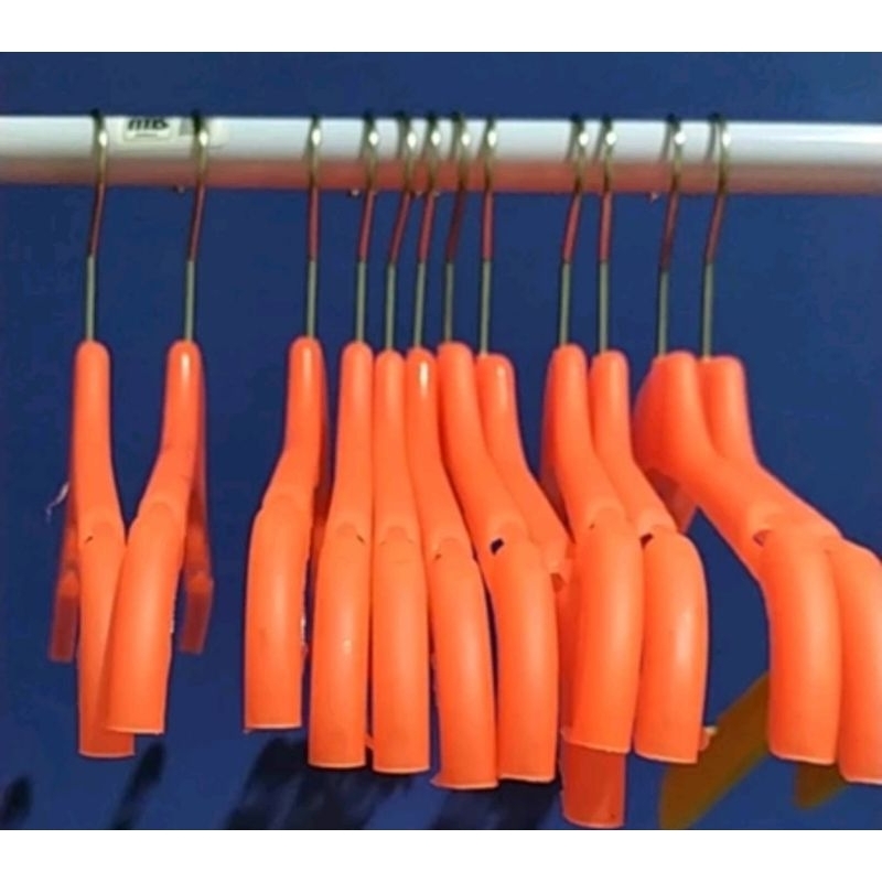 Gantungan Baju atau kaos 282 second/kondisi bekas pakai