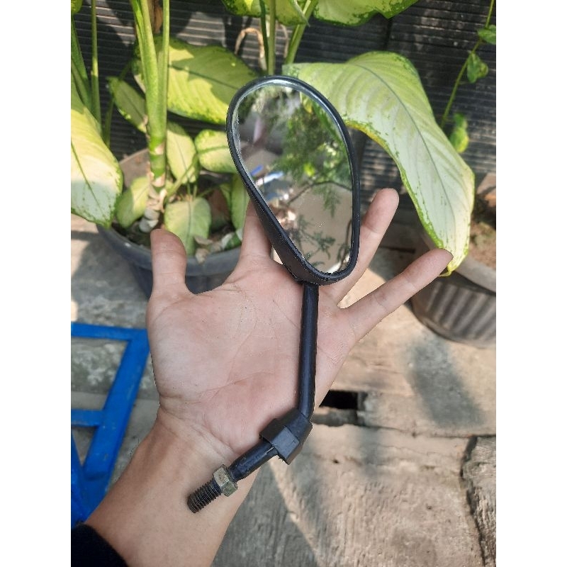 spion sebelah kiri motor suzuki satria fu