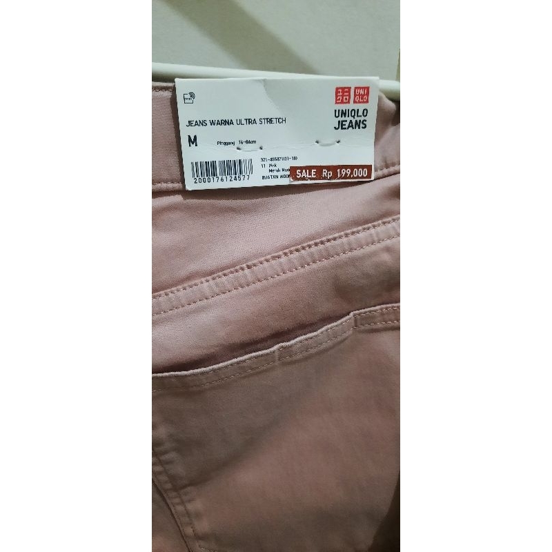 Uniqlo jeans warna ultra stretch. size M