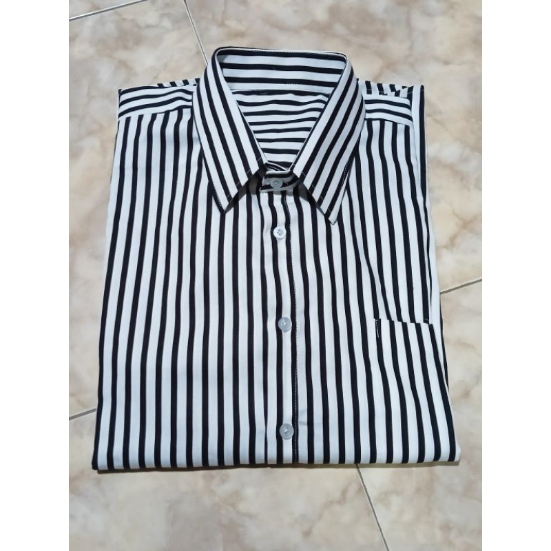 Baju Tegak Lurus Ganjar Pranowo