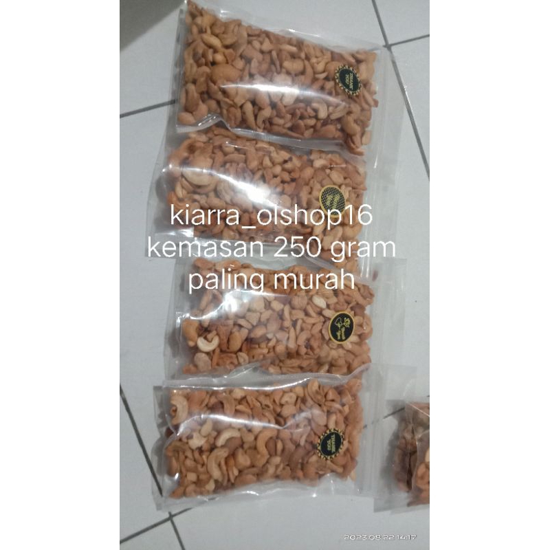 

kacang mete patahan 200 gram
