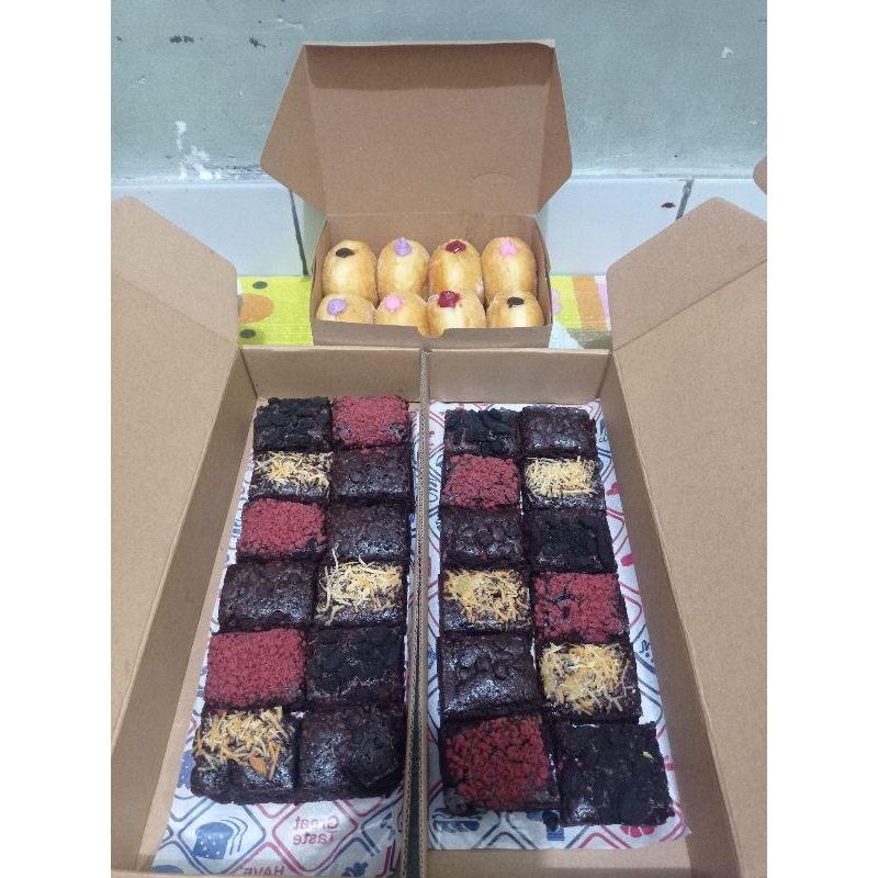 

paket donat bomboloni dan 2dus brownies fudgy